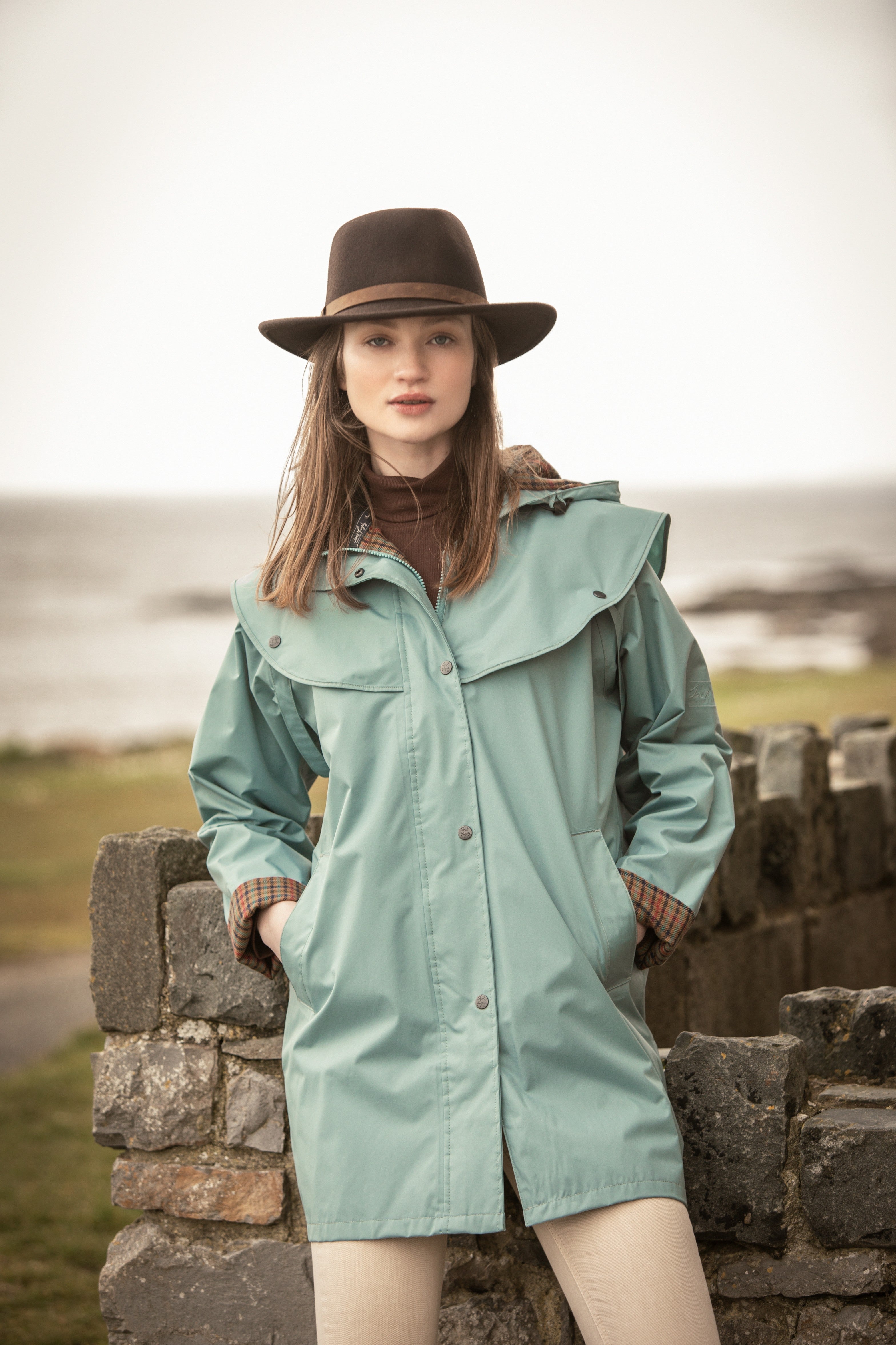 Cotswold in Smoke blue Boston in brown