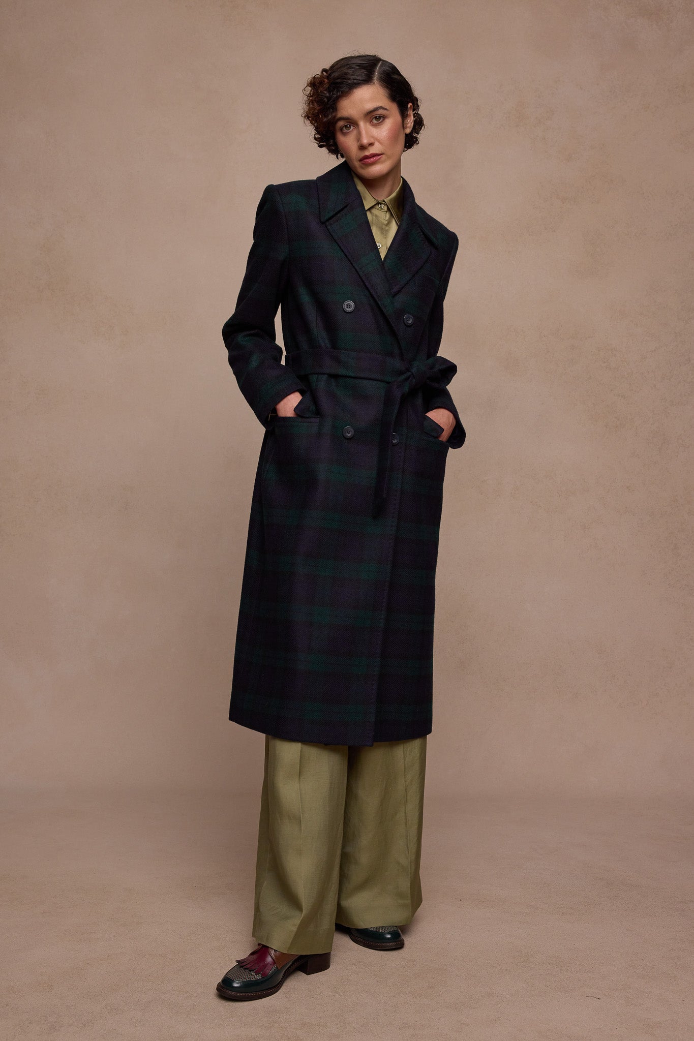 Clodagh-Wollmantel – Salbei & Smaragdkaro