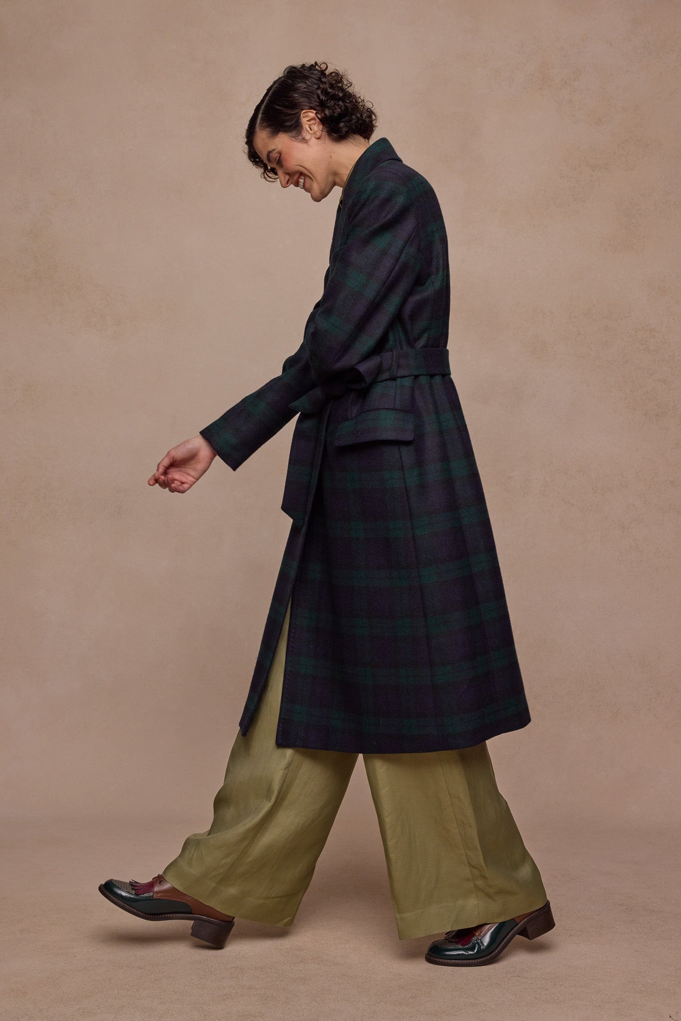 Clodagh-Wollmantel – Salbei & Smaragdkaro