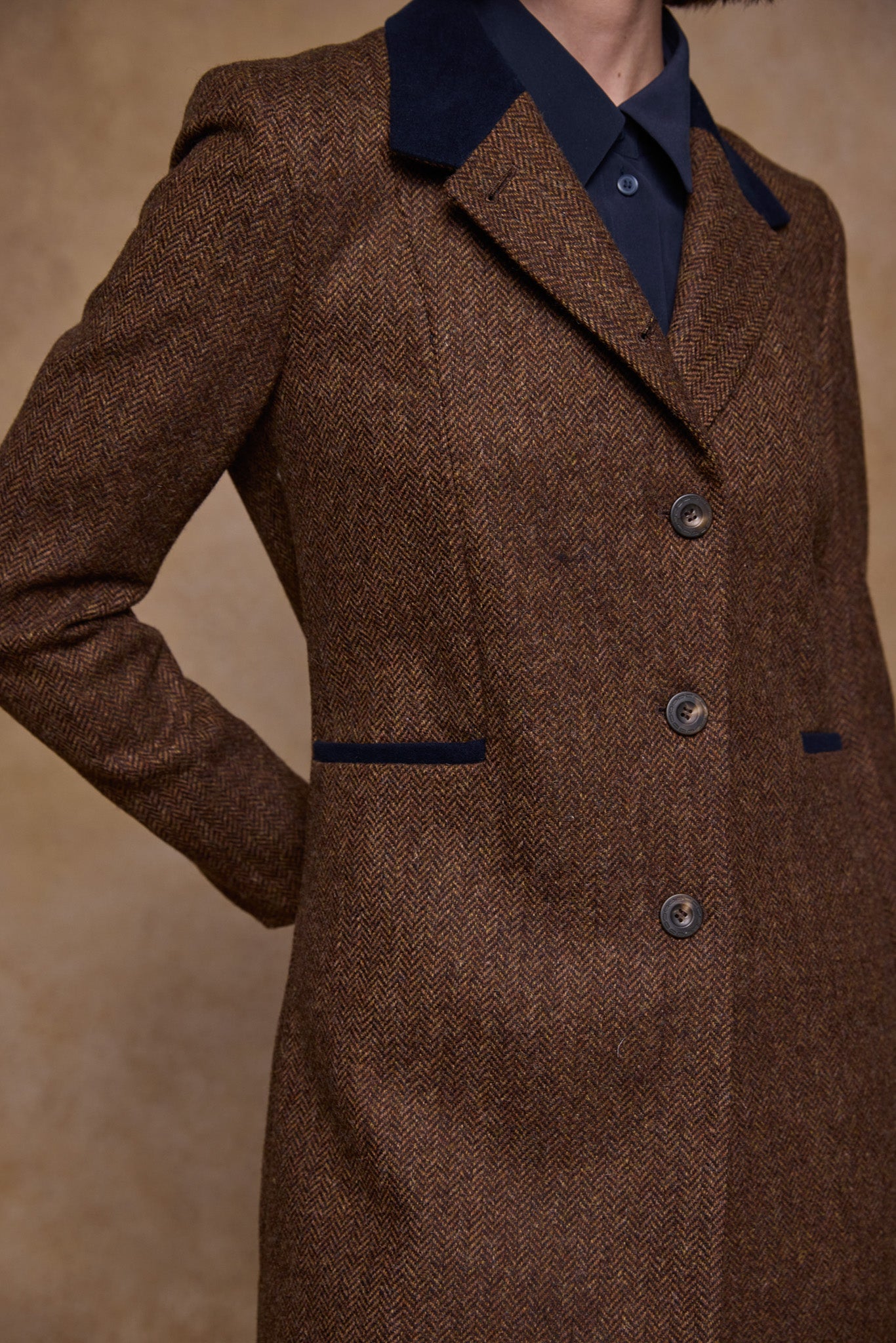 Isabella Tweed-Mantel – Kastanien-Fischgrätenmuster