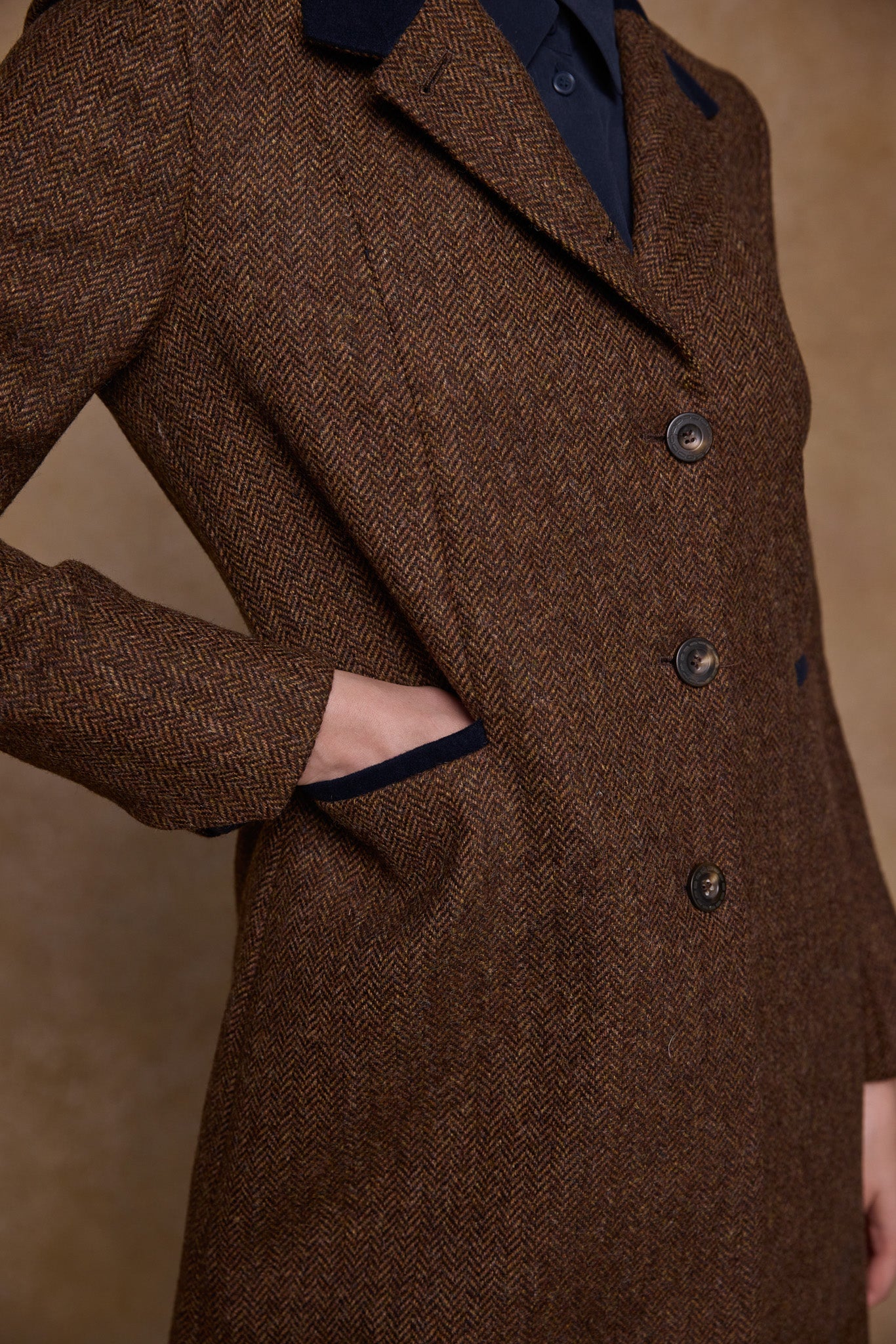 Isabella Tweed-Mantel – Kastanien-Fischgrätenmuster