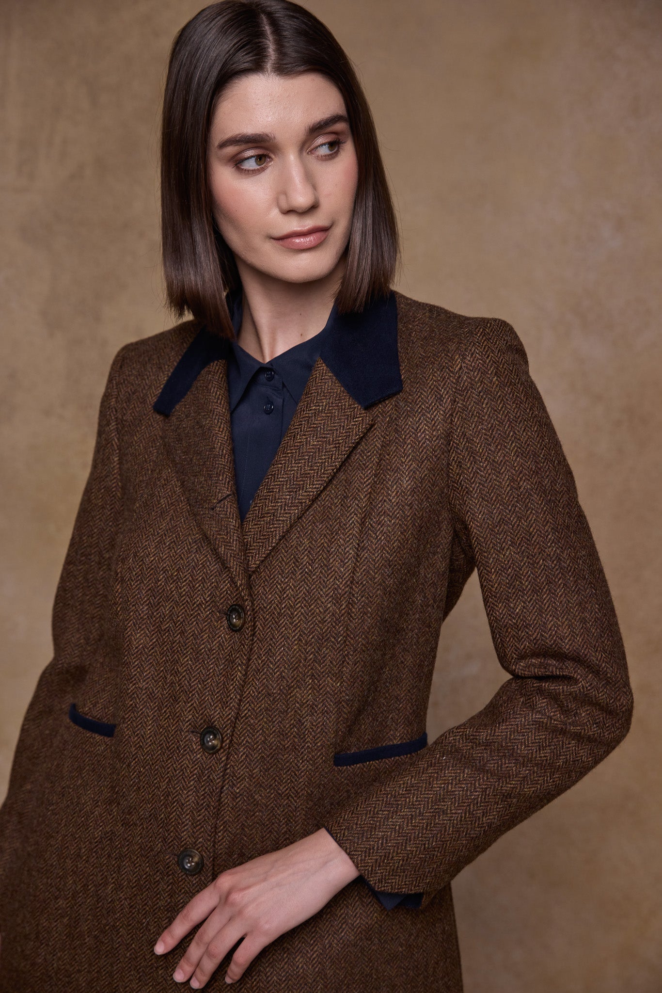 Isabella Tweed-Mantel – Kastanien-Fischgrätenmuster