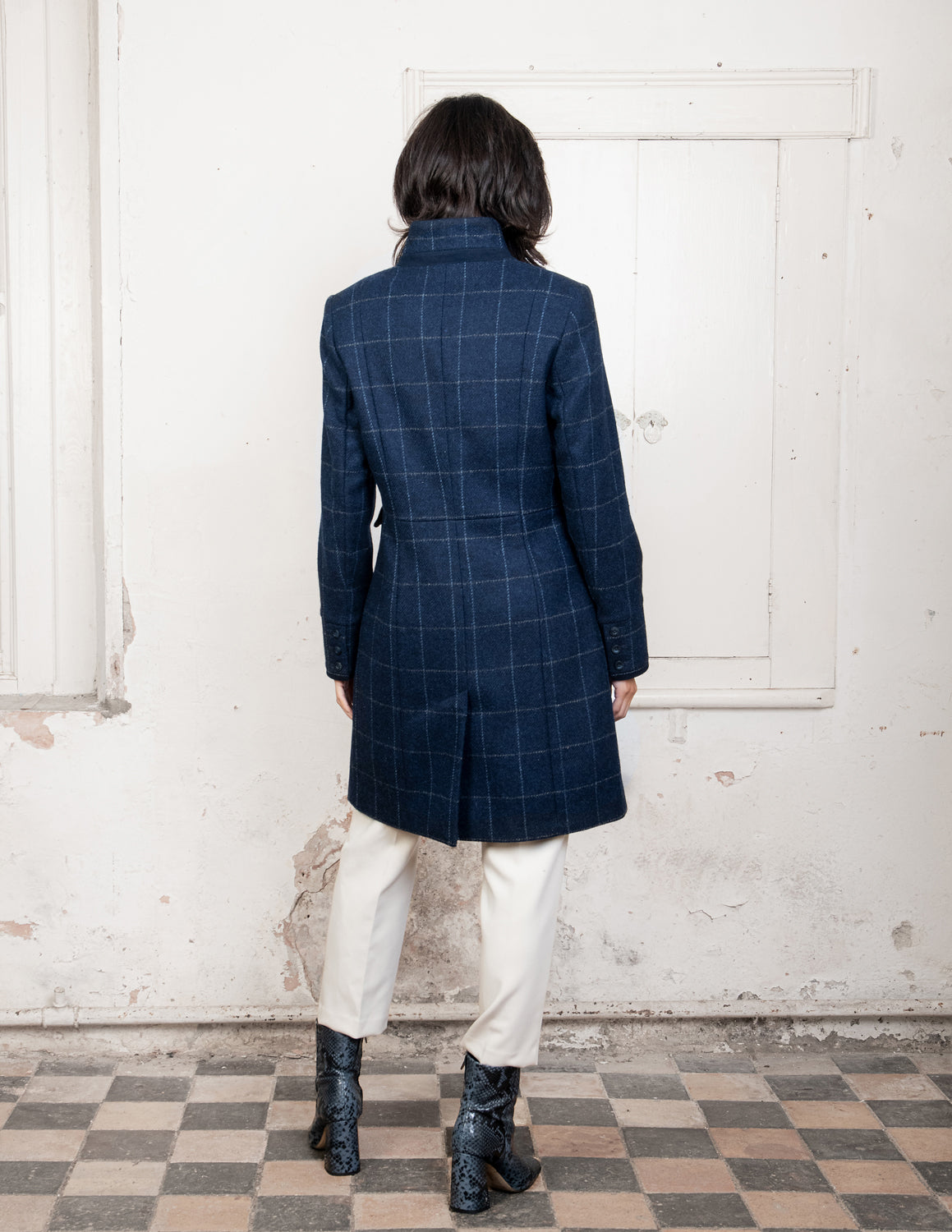 Check pattern outlet coat